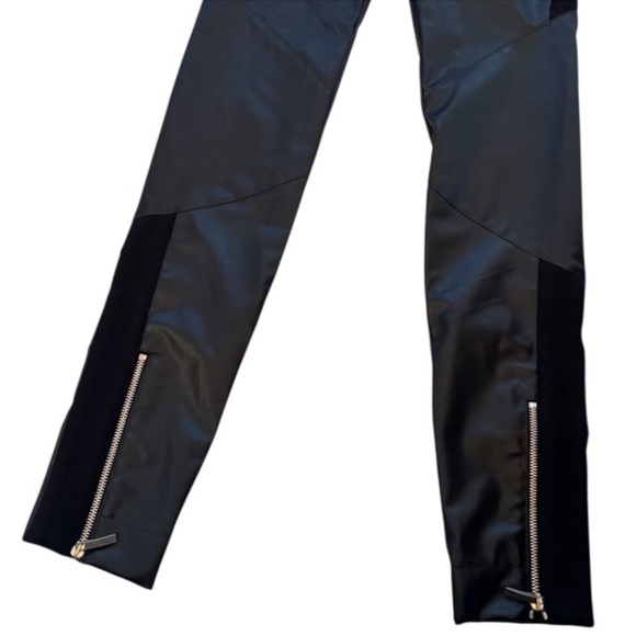 Alberta Ferretti
Alberta Ferretti Italian Luxury Leather Pants, 
$559 $1,640 - Picture 4 of 8